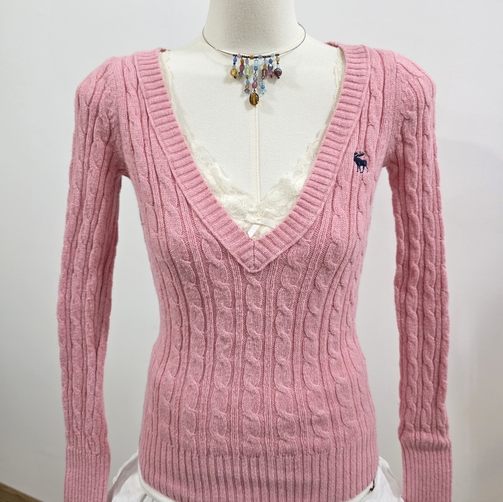 Abercrombie Vintage Strawberry Knit Pink Vneck Long Sleeve Pullover Sweater - Picture 2 of 6